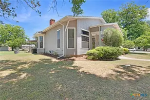 107 E 2nd St, Lampasas, TX 76550 - Photo 5