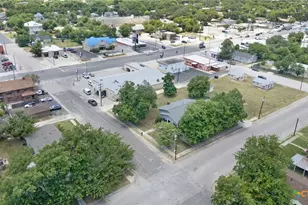 107 E 2nd St, Lampasas, TX 76550 - Photo 3