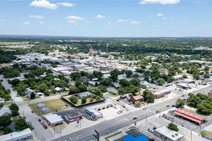 107 E 2nd St, Lampasas, TX 76550 - Photo 35