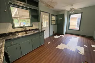 1203 N East St, Edna, TX 77957 - Photo 5