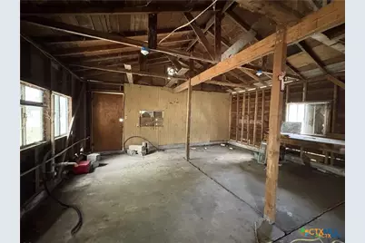 1203 N East Street, Edna, TX 77957 - Photo 17