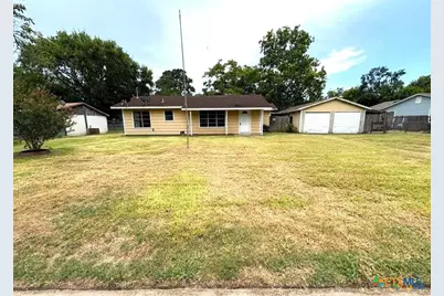 1203 N East Street, Edna, TX 77957 - Photo 1