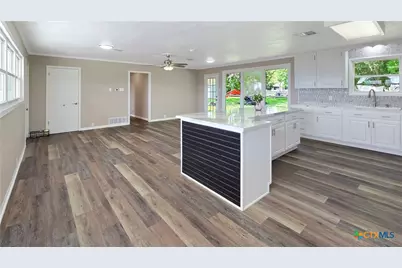 1021 N Virginia Street, Port Lavaca, TX 77979 - Photo 5