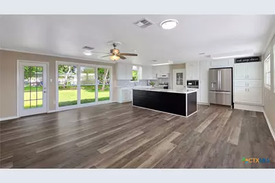 1021 N Virginia Street, Port Lavaca, TX 77979 - Photo 3