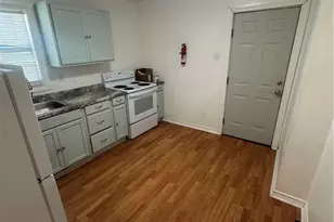 808 S Cameron St, Victoria, TX 77901 - Photo 3