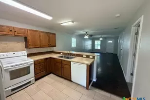 1906 Pecan St, San Marcos, TX 78666 - Photo 5