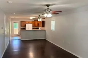 1906 Pecan St, San Marcos, TX 78666 - Photo 3