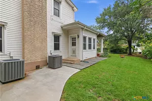 952 Bismark St, Seguin, TX 78155 - Photo 29