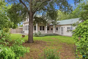 952 Bismark St, Seguin, TX 78155 - Photo 33
