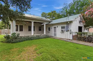 952 Bismark St, Seguin, TX 78155 - Photo 31