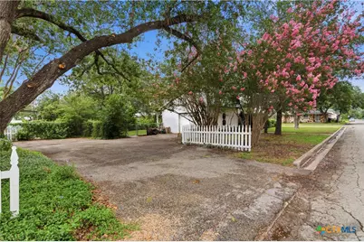 952 Bismark Street, Seguin, TX 78155 - Photo 35