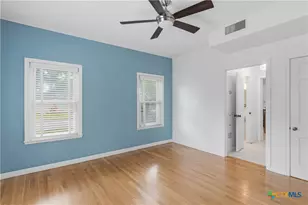 952 Bismark St, Seguin, TX 78155 - Photo 15