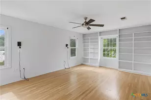 952 Bismark St, Seguin, TX 78155 - Photo 21
