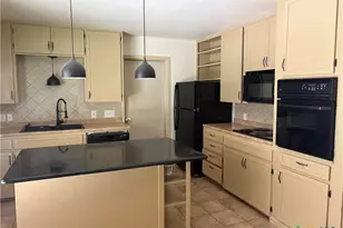 304 Julie St, Burnet, TX 78611 - Photo 5