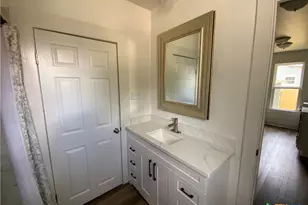 702 S William St, Victoria, TX 77901 - Photo 7