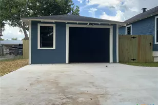 702 S William St, Victoria, TX 77901 - Photo 11
