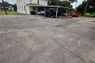 602 W Live Oak St, Edna, TX 77957 - Photo 31