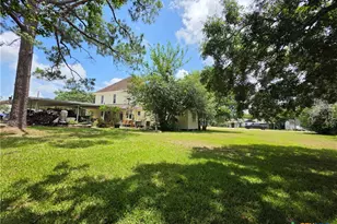 602 W Live Oak St, Edna, TX 77957 - Photo 3