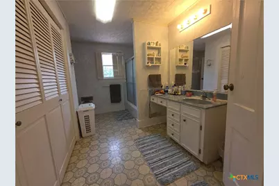 602 W Live Oak Street, Edna, TX 77957 - Photo 23