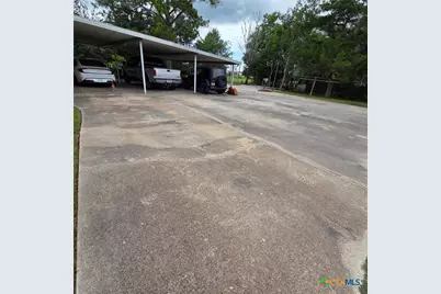 602 W Live Oak Street, Edna, TX 77957 - Photo 33