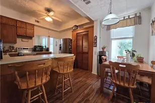 602 W Live Oak St, Edna, TX 77957 - Photo 5