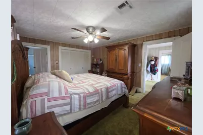 602 W Live Oak Street, Edna, TX 77957 - Photo 19