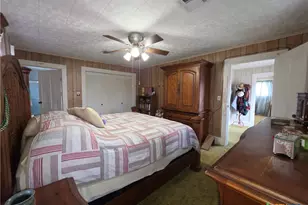 602 W Live Oak St, Edna, TX 77957 - Photo 19