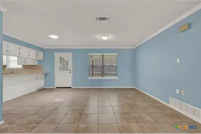 1302 S Mesquite Avenue, New Braunfels, TX 78130 - Photo 9