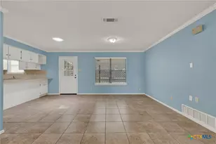 1302 S Mesquite Ave, New Braunfels, TX 78130 - Photo 9