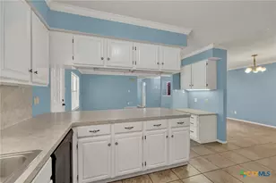 1302 S Mesquite Ave, New Braunfels, TX 78130 - Photo 17
