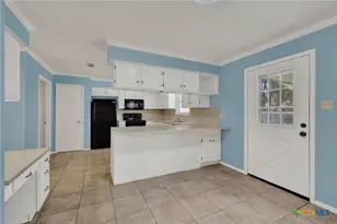 1302 S Mesquite Ave, New Braunfels, TX 78130 - Photo 13