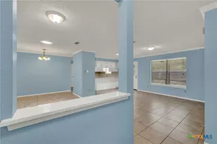 1302 S Mesquite Ave, New Braunfels, TX 78130 - Photo 5