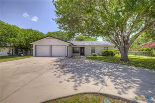 1302 S Mesquite Ave, New Braunfels, TX 78130 - Photo 3