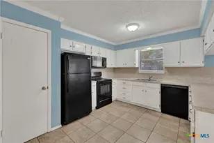 1302 S Mesquite Ave, New Braunfels, TX 78130 - Photo 15