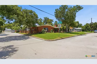 596 Willow Avenue, New Braunfels, TX 78130 - Photo 3