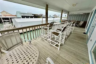 515 S 13th St, Port O'Connor, TX 77982 - Photo 23