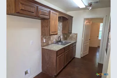 810 E Avenue C #B, Temple, TX 76501 - Photo 5