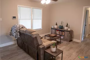 1805 E Crestwood Dr, Victoria, TX 77901 - Photo 9