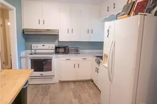 1805 E Crestwood Dr, Victoria, TX 77901 - Photo 13
