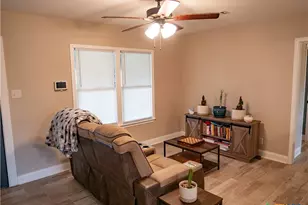 1805 E Crestwood Dr, Victoria, TX 77901 - Photo 17
