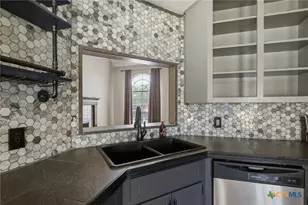 105 Sunrise Ct, Victoria, TX 77901 - Photo 11