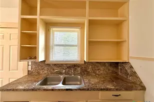 1006 N Goldman St, Victoria, TX 77901 - Photo 9