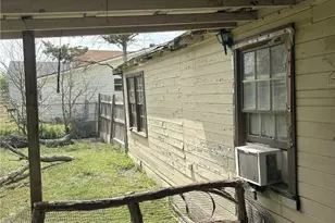 117 Paul St, Rogers, TX 76569 - Photo 5