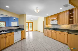 438 Westpark Ave, Victoria, TX 77905 - Photo 7