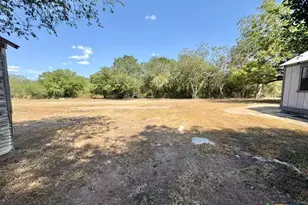 134 E North St, Goliad, TX 77963 - Photo 21