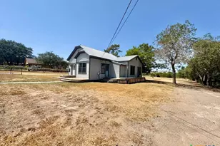 134 E North St, Goliad, TX 77963 - Photo 5