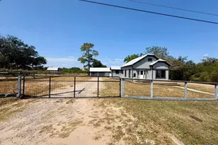 134 E North St, Goliad, TX 77963 - Photo 3