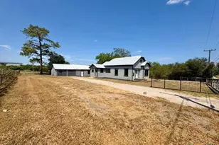 134 E North St, Goliad, TX 77963 - Photo 9