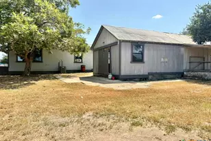134 E North St, Goliad, TX 77963 - Photo 11