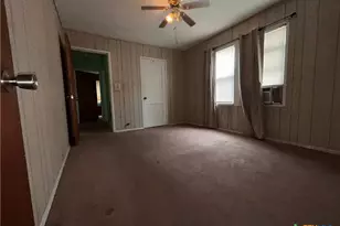 1305 E Mistletoe Ave, Victoria, TX 77901 - Photo 15